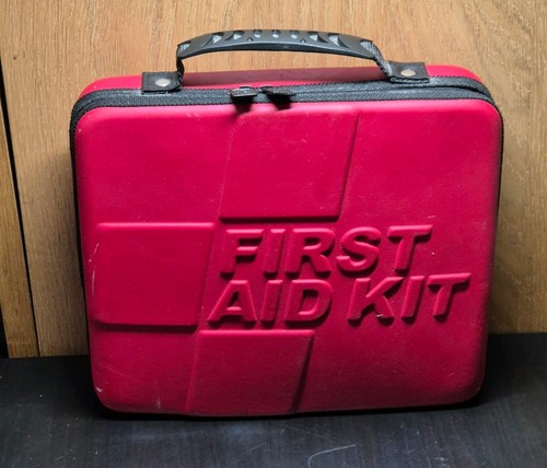Vintage erste hilfe koffer - vintage, erste-hilfe-koffer
