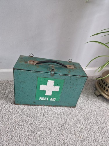 Vintage metall erste hilfe - metall,